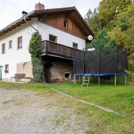 Ferienhaus Idyllische In In Waldnaehe *