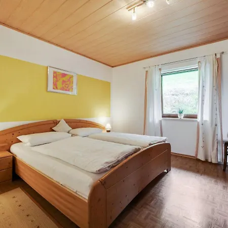 Ferienhaus Idyllische In In Waldnaehe