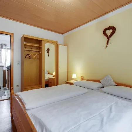 Ferienhaus Idyllische In In Waldnaehe *